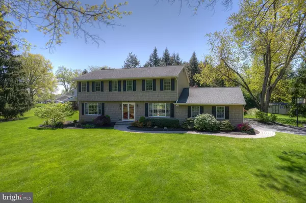 2 MANOR RIDGE DR, Princeton Junction, NJ 08550