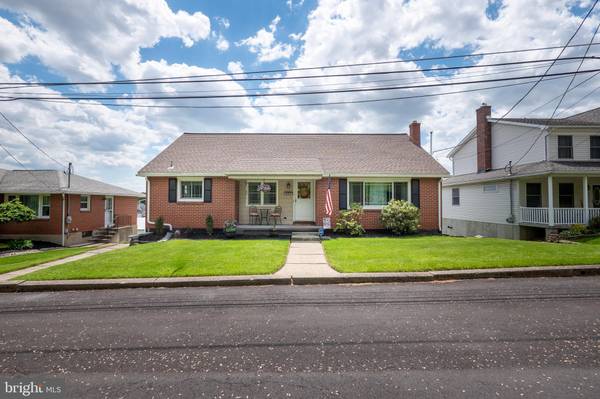 327 W ORCHARD ST, Nazareth, PA 18064