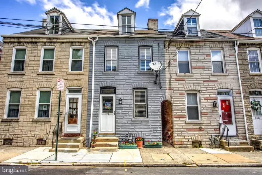 33-1/2 CAROLINE ST, Lancaster, PA 17603