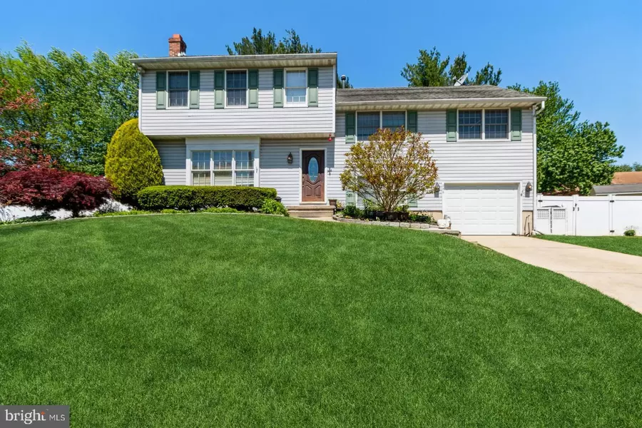 239 SPLIT RAIL CT, Delran, NJ 08075