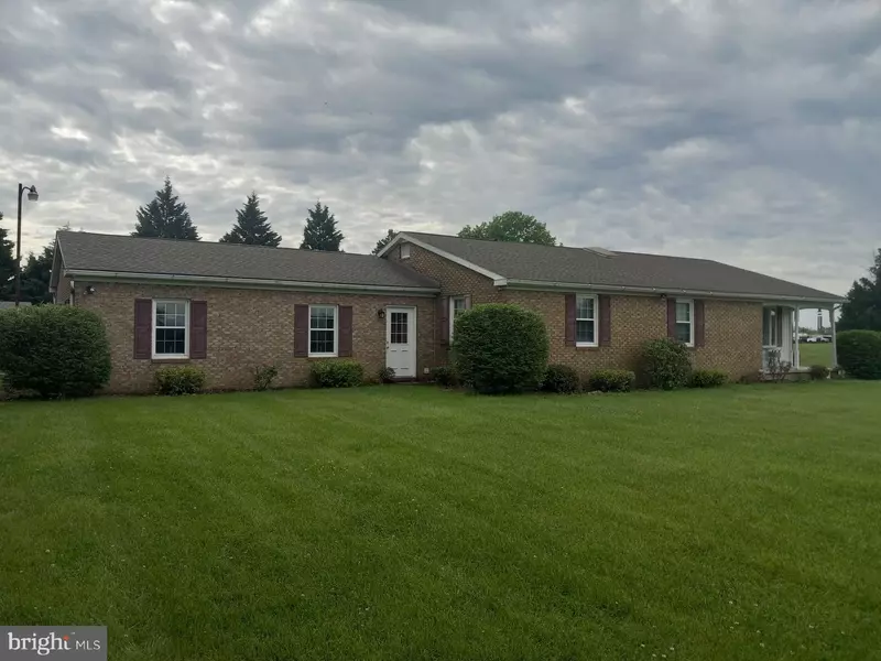 28 DOUGLAS GROVE RD, Martinsburg, WV 25405