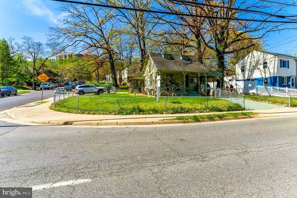 2221 HUNTINGTON AVE, Alexandria, VA 22303