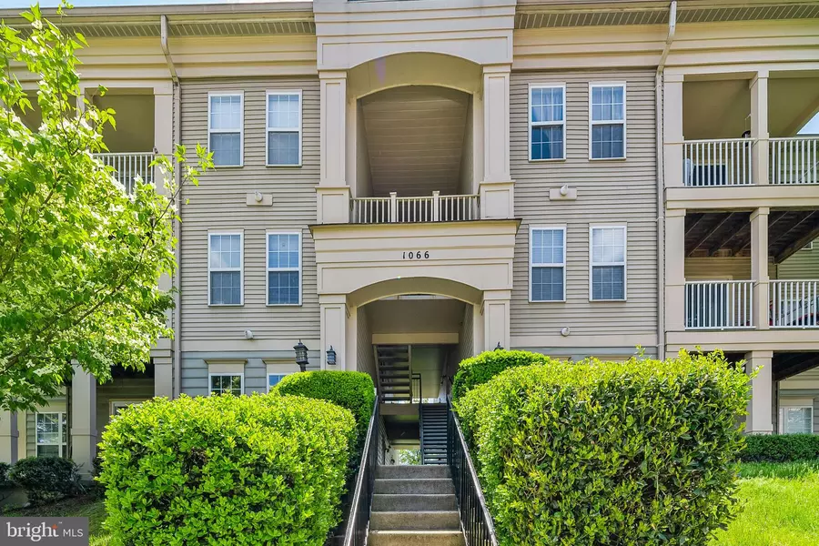 1066 GARDENVIEW LOOP #302, Woodbridge, VA 22191