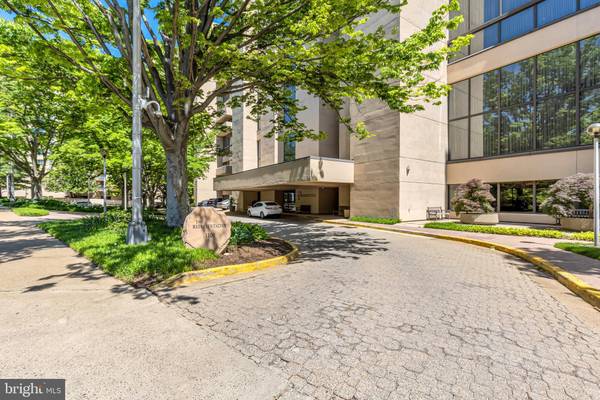 Arlington, VA 22202,1101 S ARLINGTON RIDGE RD #1101