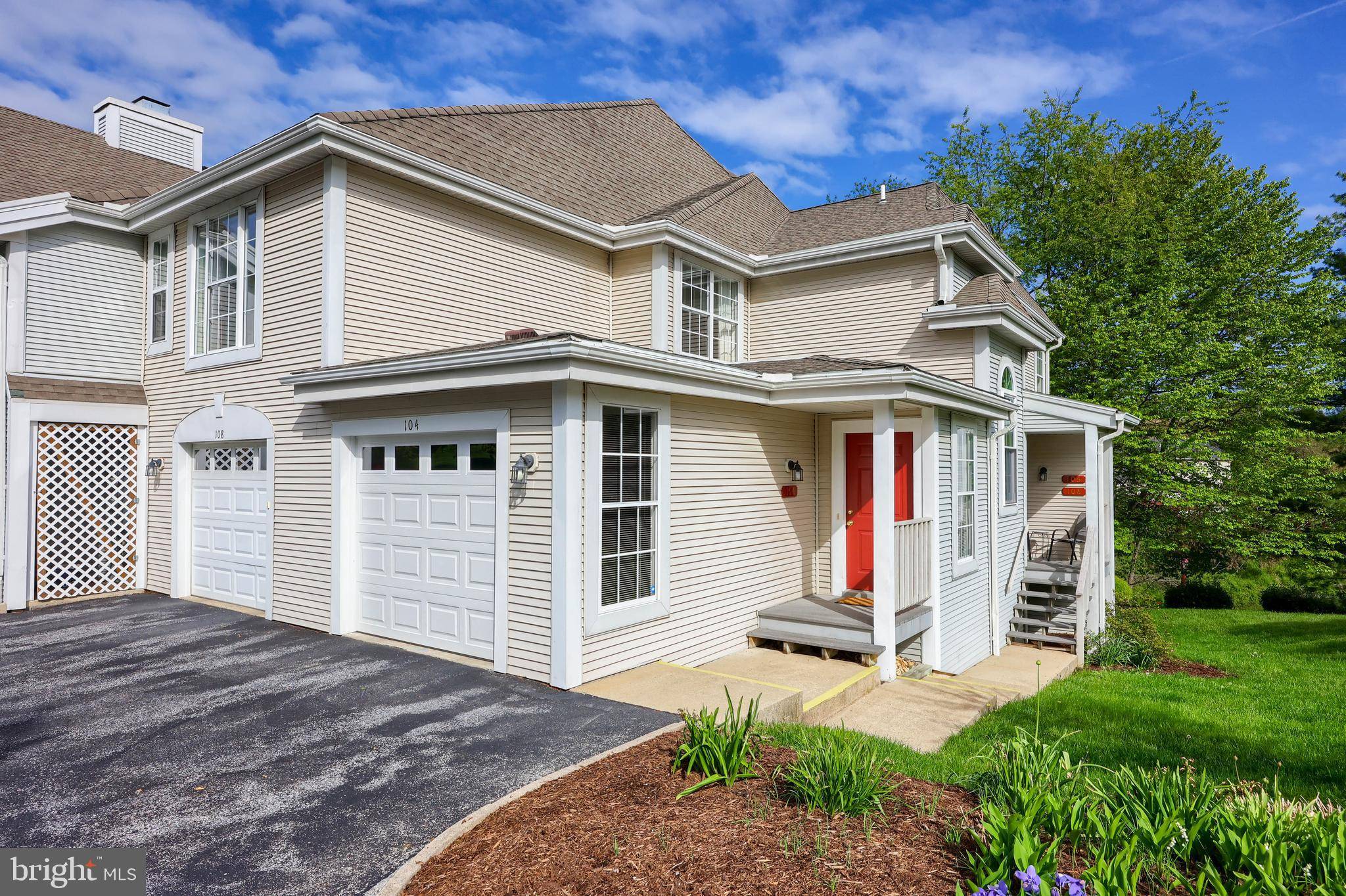 104 COUNTRY PLACE DR, Lancaster, PA 17601