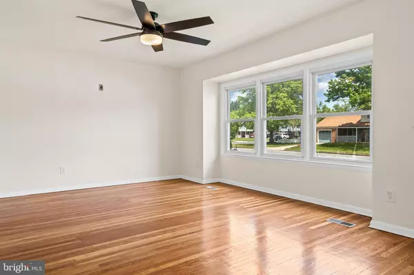 Gibbstown, NJ 08027,307 CONGRESS DR