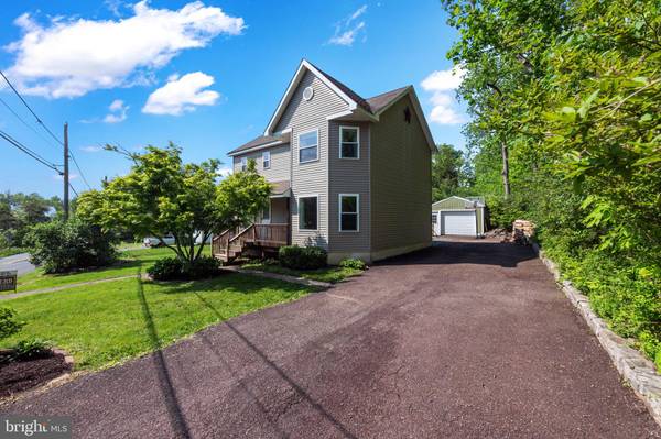 6 HENDRICKS RD, Perkiomenville, PA 18074