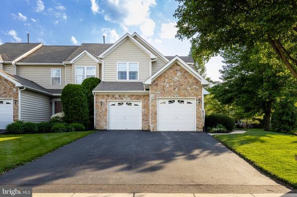 12 HOGAN WAY, Moorestown, NJ 08057