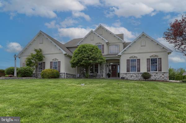 12 APPLE CREEK LN, Myerstown, PA 17067