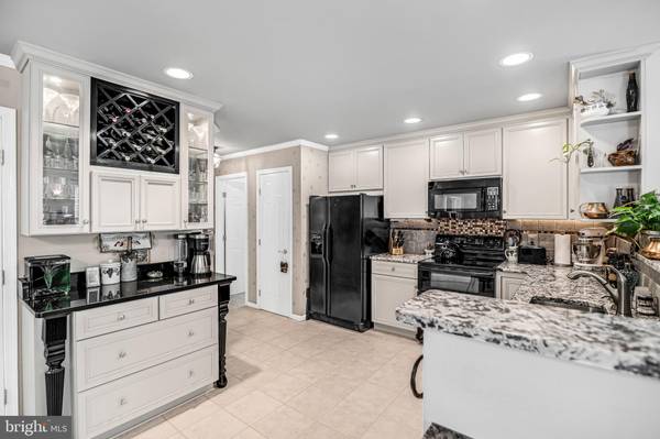 Alexandria, VA 22315,7300 HOLLYFORD LN