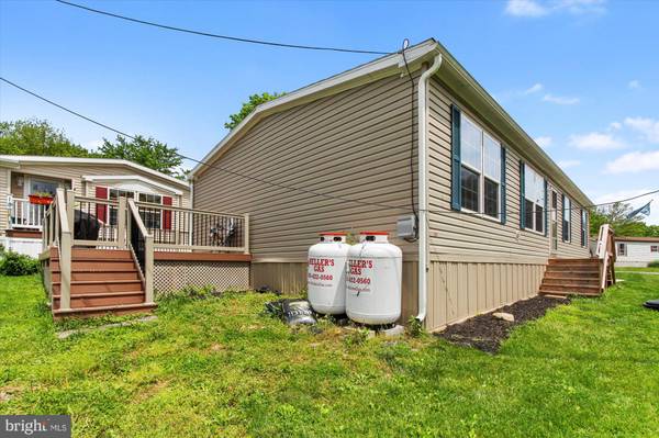 118 MEADOW LN, Lititz, PA 17543