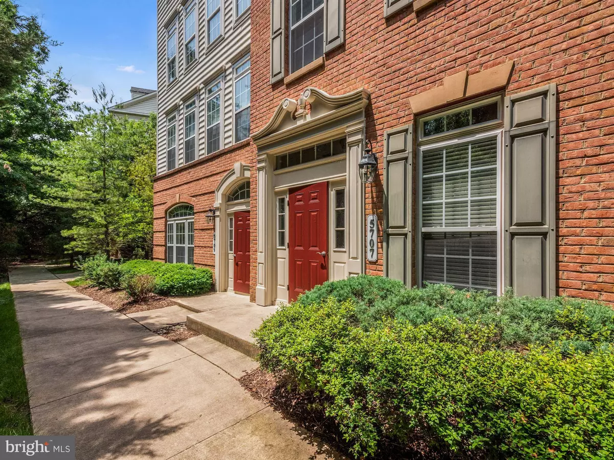 Alexandria, VA 22312,5707 CALLCOTT WAY #B