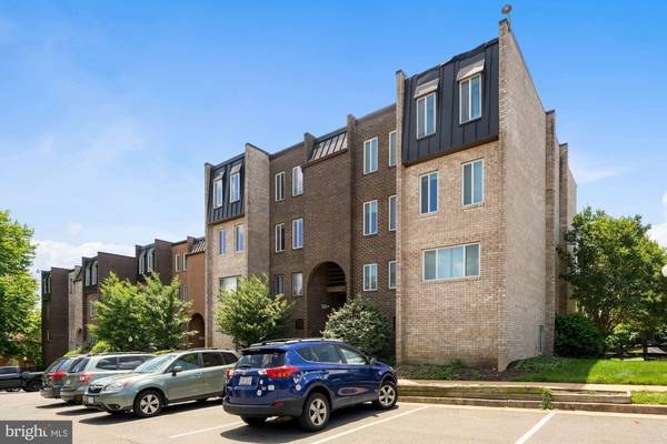 5017 7TH RD S #102, Arlington, VA 22204