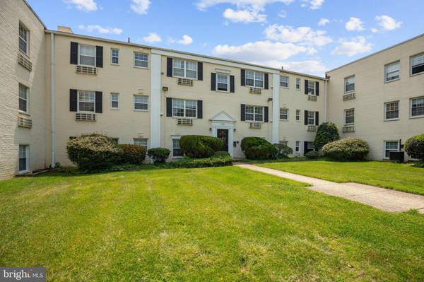 2303 FARRINGTON AVE #304, Alexandria, VA 22303