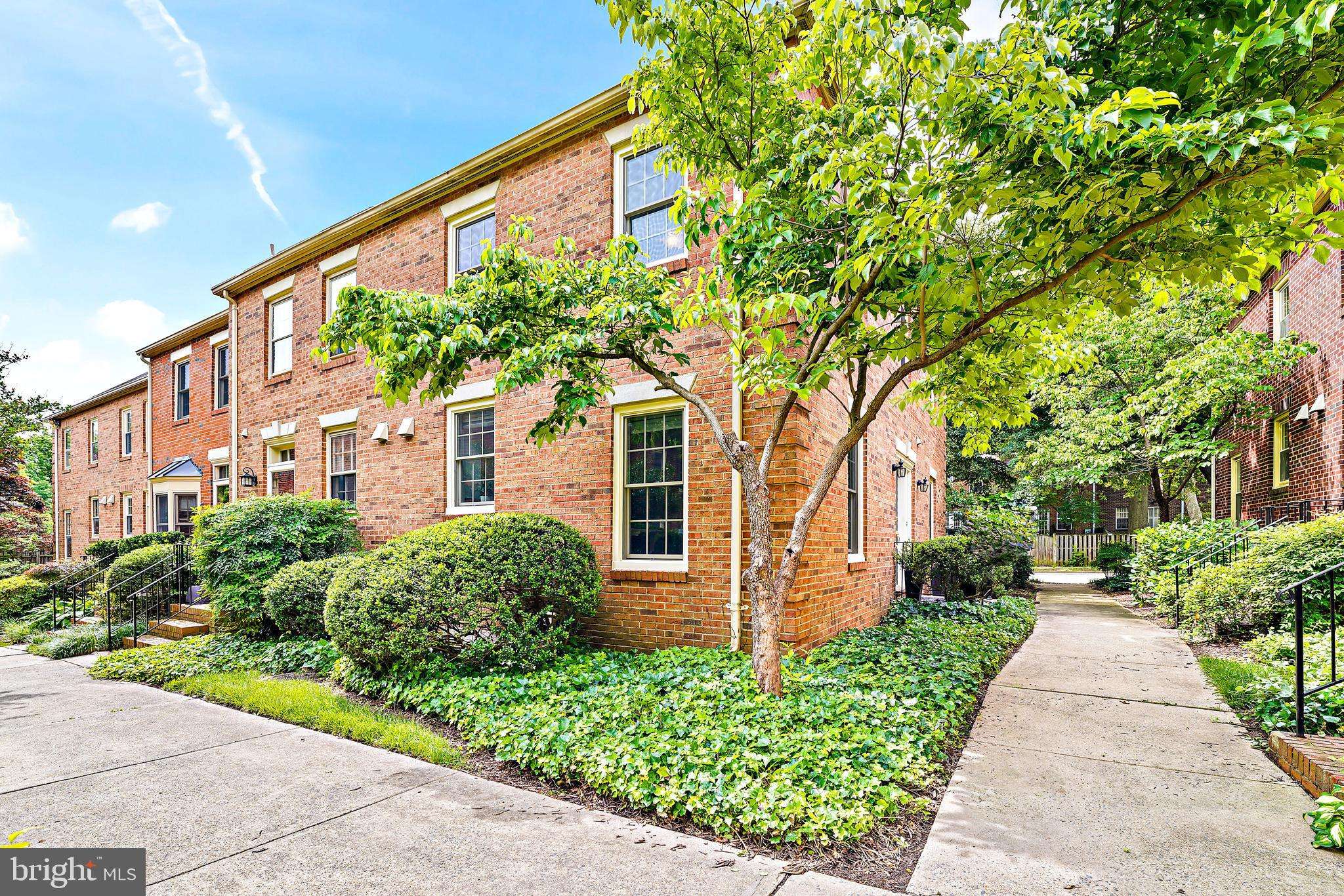 Alexandria, VA 22314,465 OLD TOWN CT
