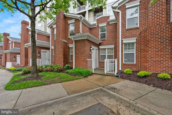 1645 INTERNATIONAL DR #TH-12, Mclean, VA 22102