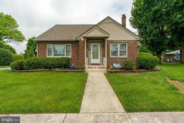 27 W DENLINGER AVE, Strasburg, PA 17579