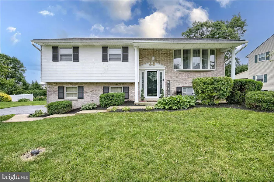 474 SURREY DR, Lancaster, PA 17601