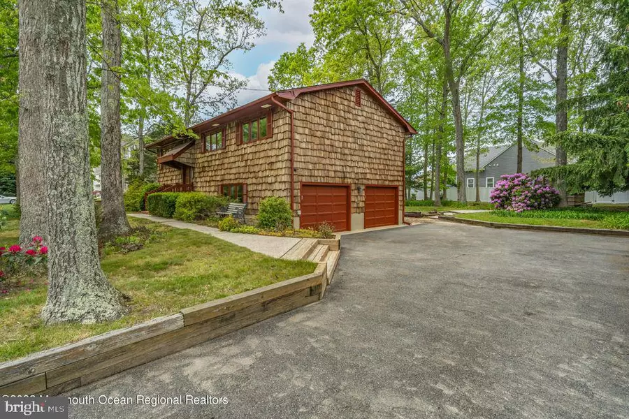 585 LANLAC DR, Lanoka Harbor, NJ 08734