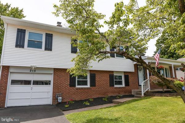 215 WINDING WAY, Morrisville, PA 19067