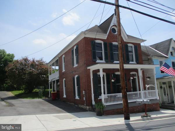 8 S MAIN ST, Keedysville, MD 21756