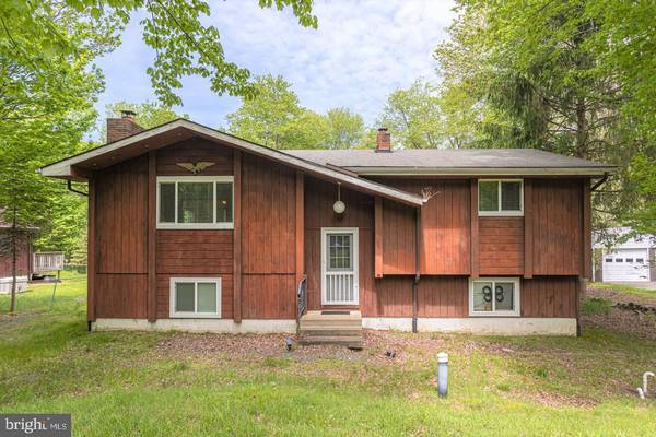 2162 TUSCARORA DR, Pocono Lake, PA 18347