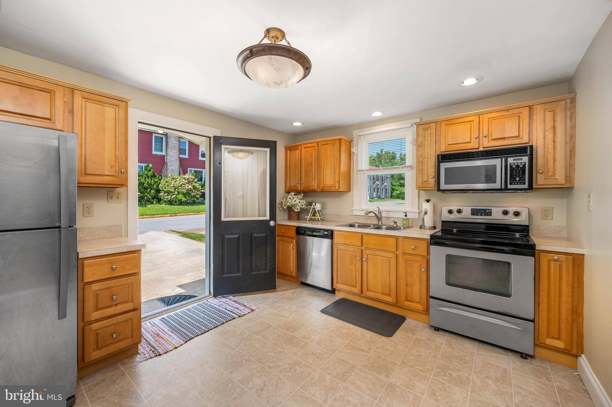 Adamstown, PA 19501,28 N POPLAR ST