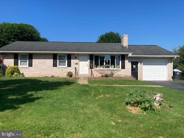 208 E SPRINGVILLE RD, Boiling Springs, PA 17007