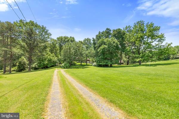 11201 STUART MILL RD, Oakton, VA 22124