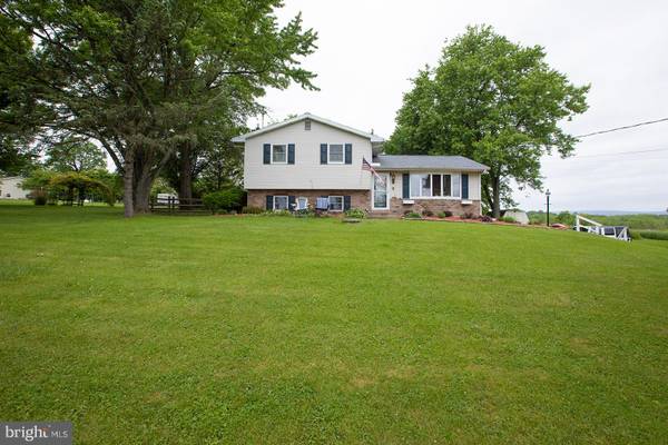 1894 CENTERPORT RD, Mohrsville, PA 19541