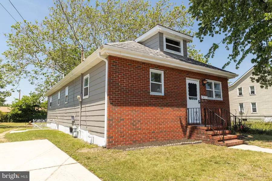 449 W BROAD ST, Paulsboro, NJ 08066