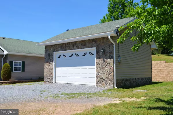 Berkeley Springs, WV 25411,11 NORRIS LN