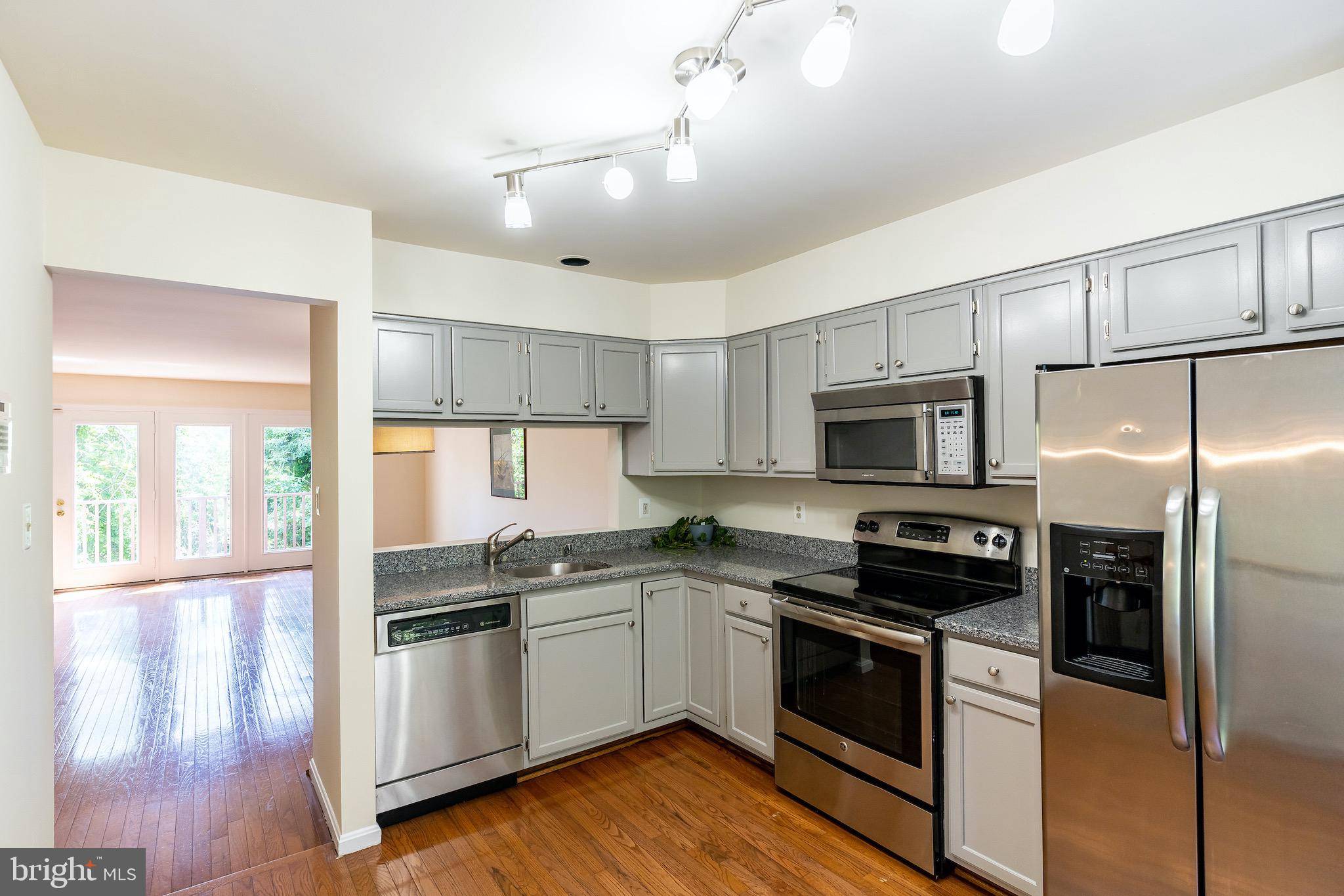 Arlington, VA 22213,6967 FAIRFAX DR