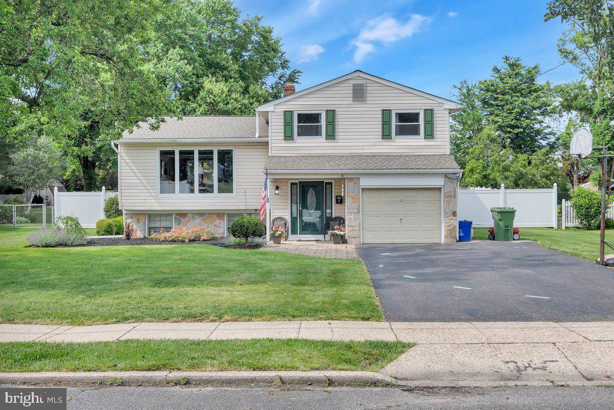 9 ARROWHEAD DR, Marlton, NJ 08053