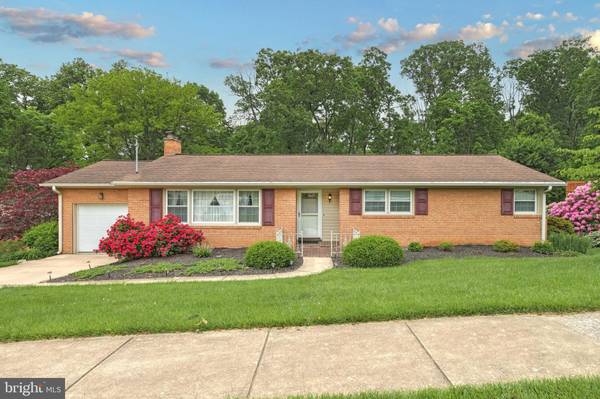 2661 RALEIGH DR, York, PA 17402