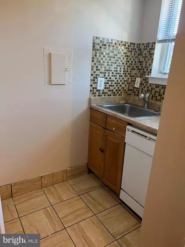 Alexandria, VA 22312,5911 QUANTRELL AVE #104