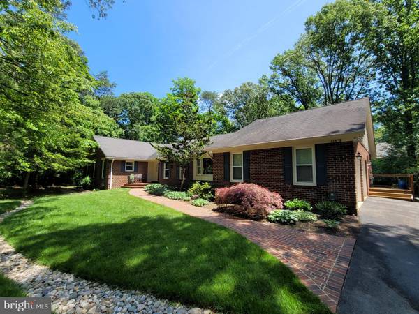 11451 BRONZEDALE DR, Oakton, VA 22124