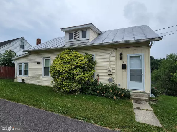 54 DAWSON ST, Berkeley Springs, WV 25411