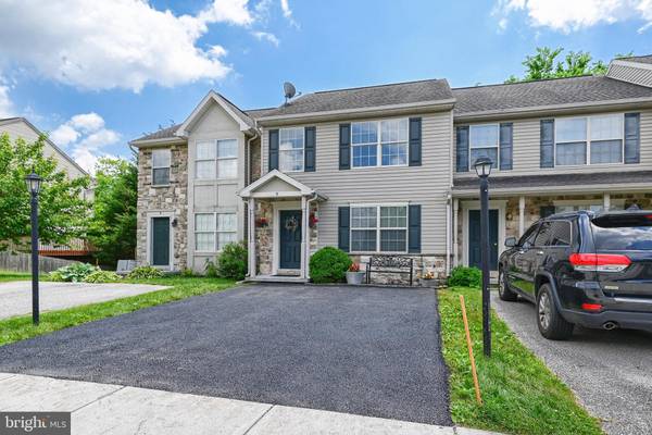 9 SARA LN, Hanover, PA 17331