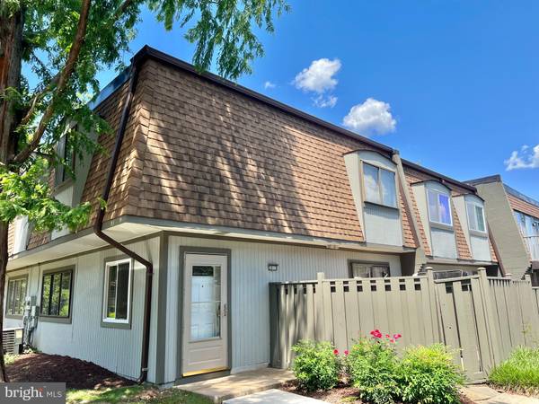 3815 EL CERRITO PL #B, Alexandria, VA 22309