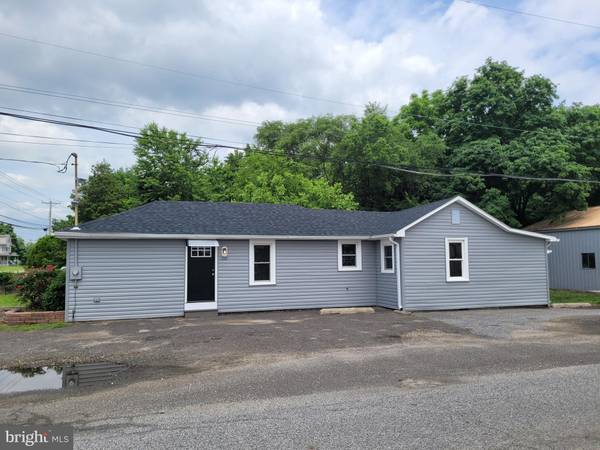 1001 N DELSEA DR, Clayton, NJ 08312