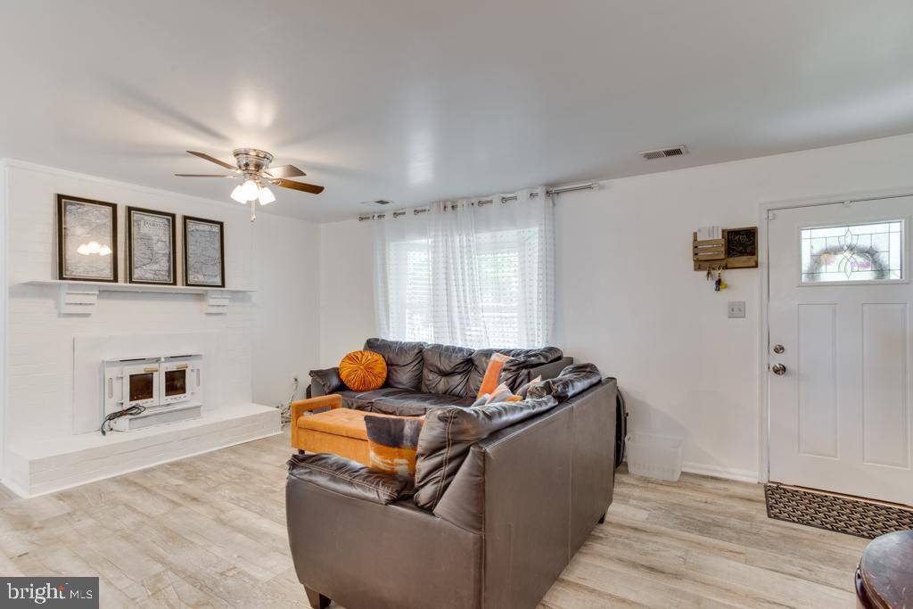 Waldorf, MD 20603,4771 ICELAND GULL CT