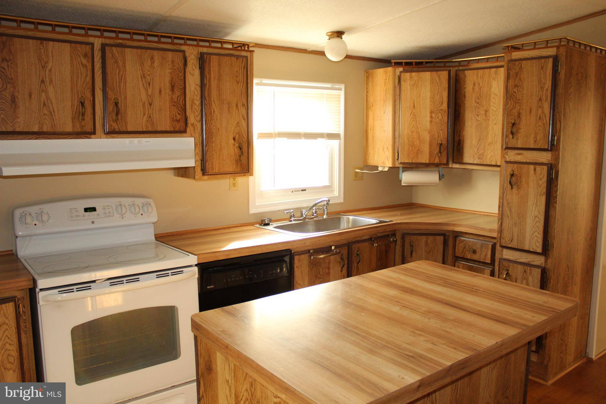 Middle River, MD 21220,15 CLEARLAKE LN