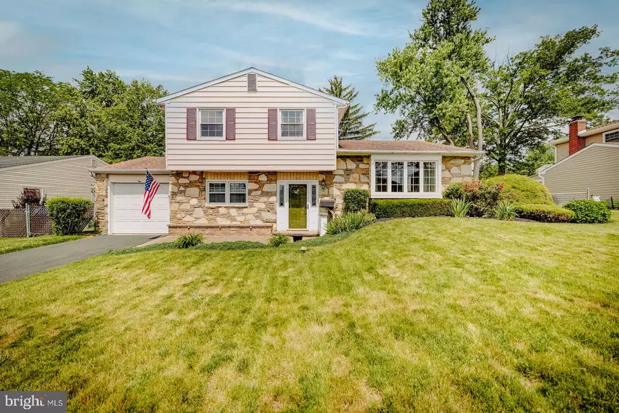 537 CASSINGHAM RD, Fairless Hills, PA 19030