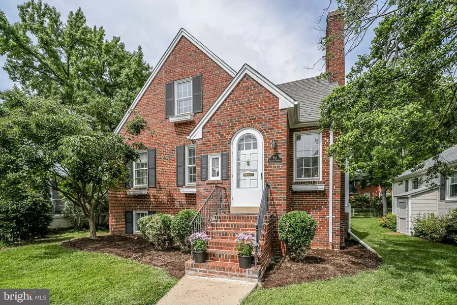 519 HILLTOP TER, Alexandria, VA 22301