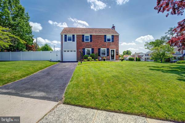 2420 N GREENHILL RD, Broomall, PA 19008