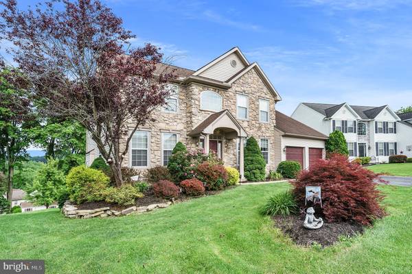 494 MOUNTAIN BLVD, Wernersville, PA 19565