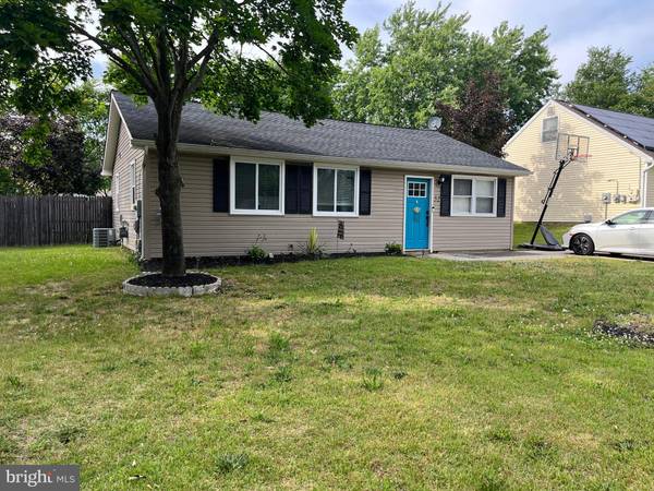 52 DELAWARE AVE, Sicklerville, NJ 08081