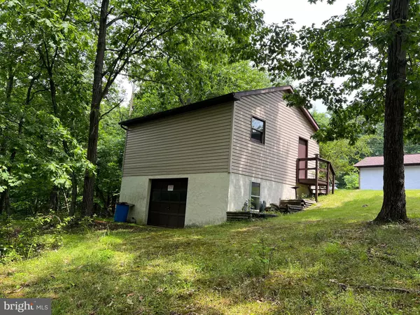 Berkeley Springs, WV 25411,337 SWALLOW PL