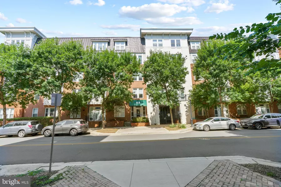 2665 PROSPERITY AVE #214, Fairfax, VA 22031